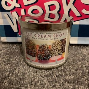 ONE DAY ONLY SALE Bath & body works ice cream shop